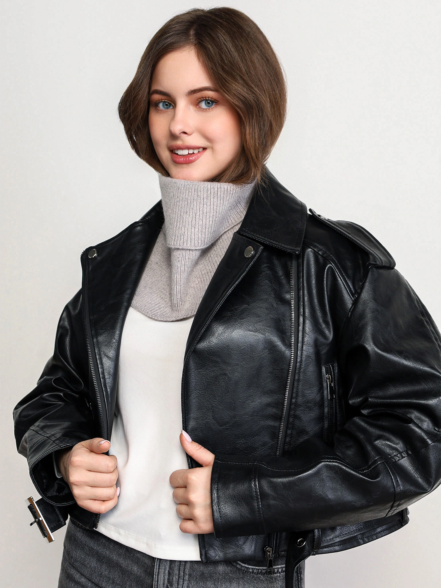 Шарф-манишка с декоративной нашивкой в ассортименте